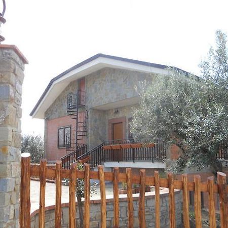 Hostal Casale Il Gheppio Laureana Cilento Exterior foto