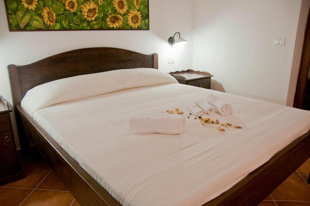 Hostal Casale Il Gheppio Laureana Cilento Habitación foto