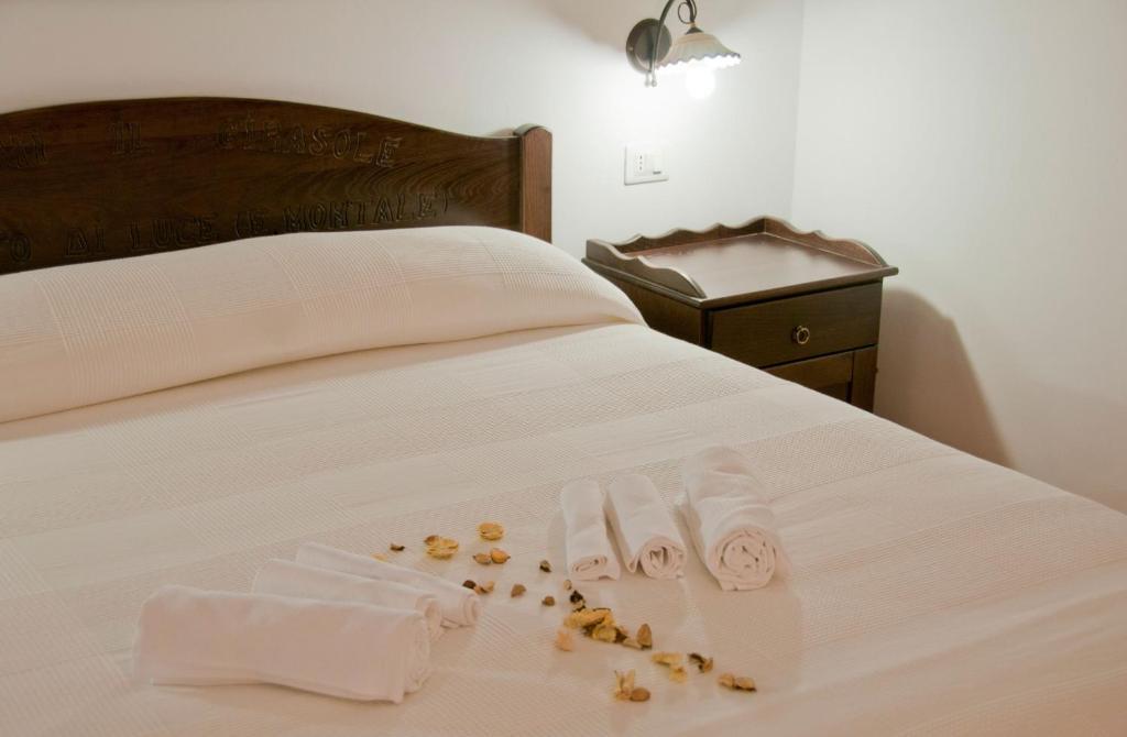 Hostal Casale Il Gheppio Laureana Cilento Habitación foto