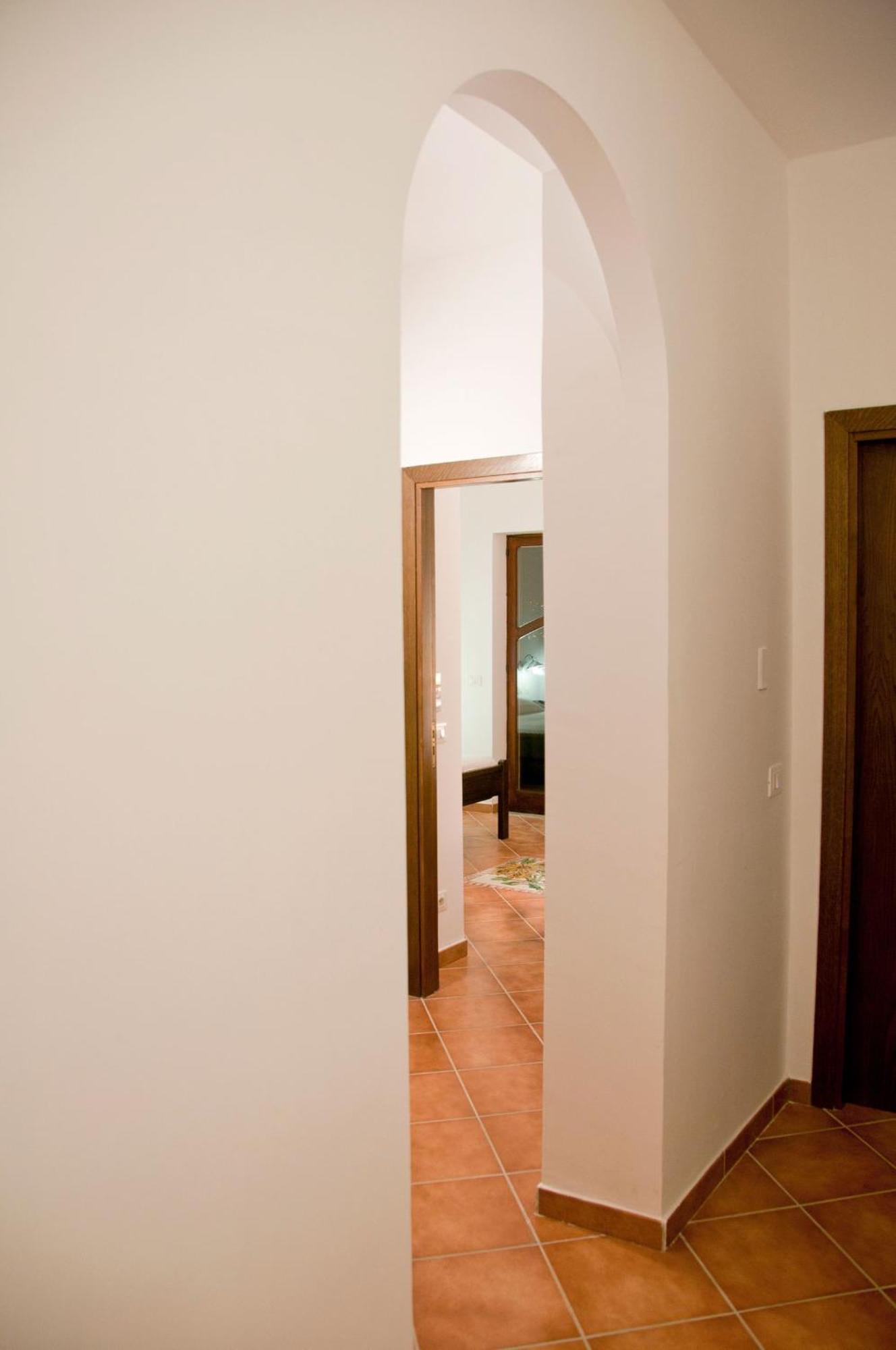 Hostal Casale Il Gheppio Laureana Cilento Exterior foto